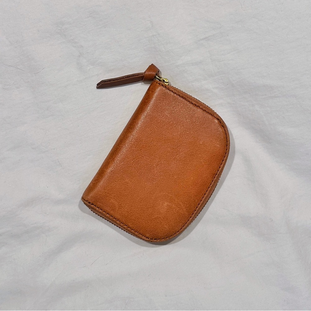 Madewell “Zip Leather Wallet”, burnished camel
